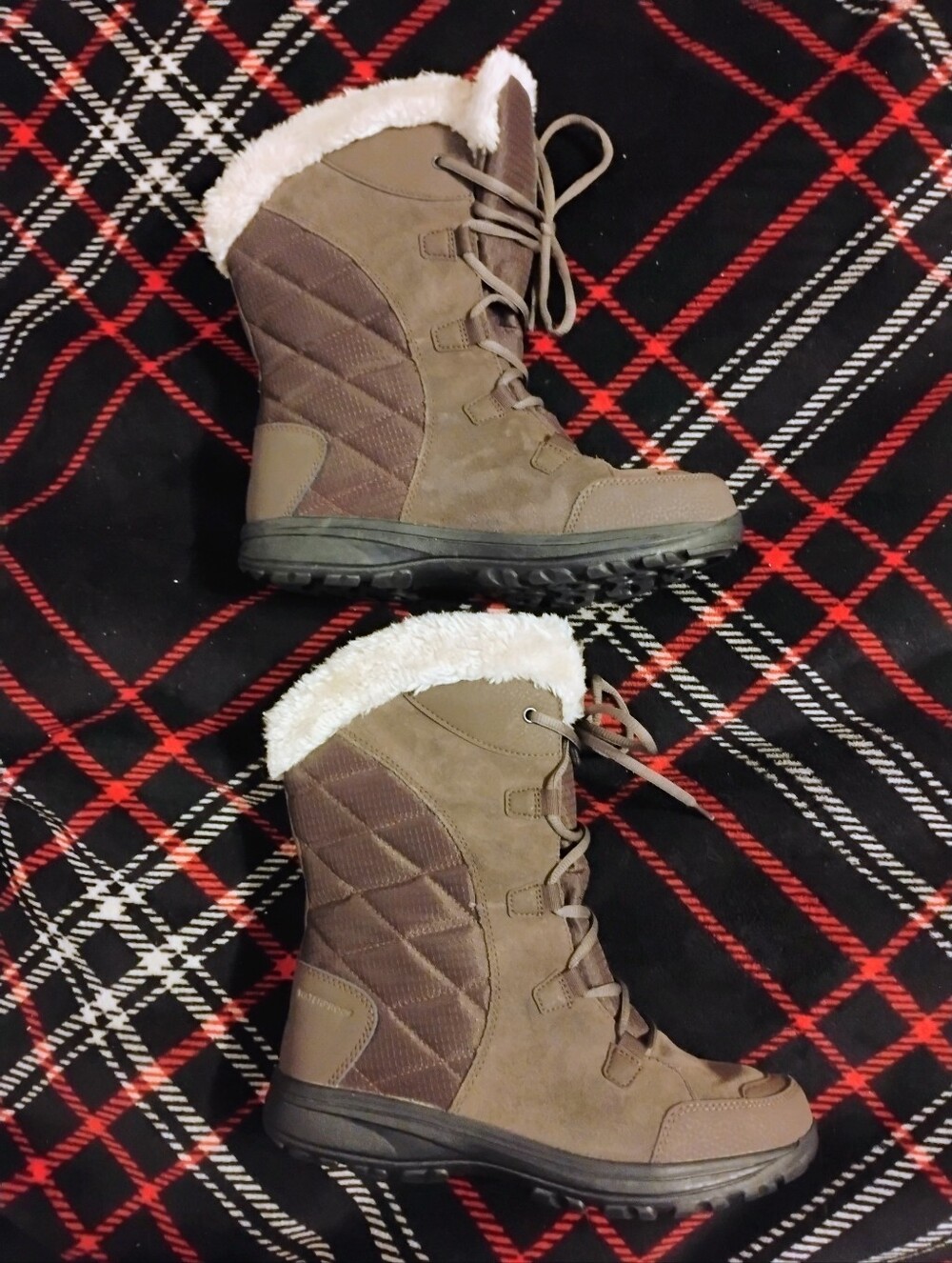 Women's Like New Brown Columbia Boots W/ Fur Trim U.S. Size 9W